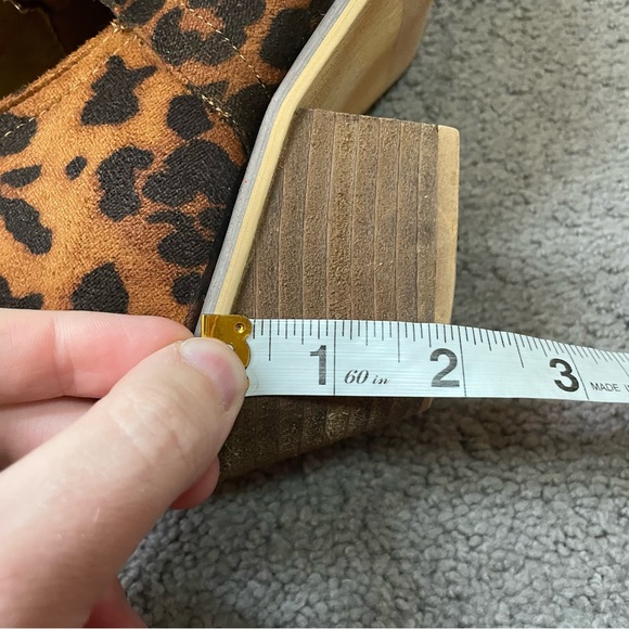 Nature Breeze Leopard Print Leather Block Heel V Cut Western Ankle Booties Sz 9 - Picture 8 of 8